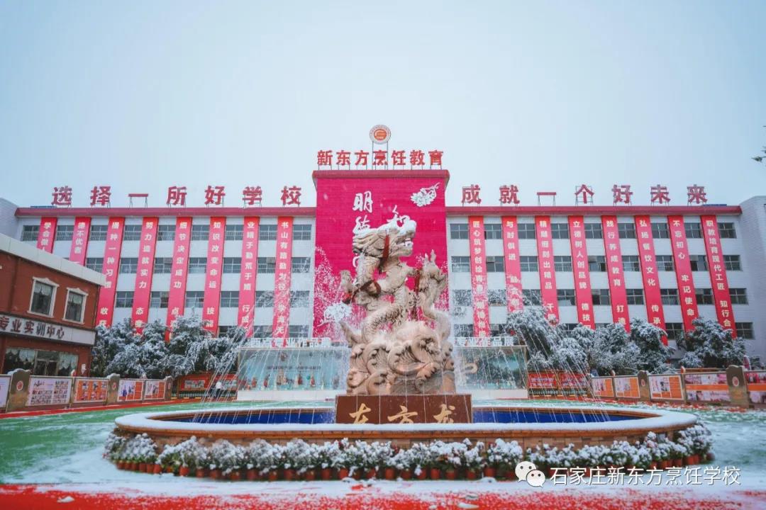 初雪中的校園，美的可以當(dāng)做壁紙
