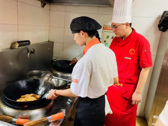 初中畢業(yè)是先打工還是先學(xué)技術(shù)？