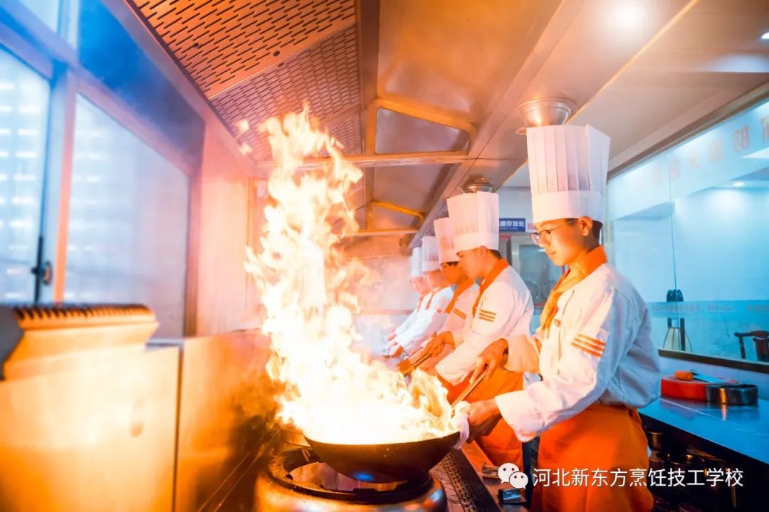 初中男生適合學(xué)什么專(zhuān)業(yè)？哪些專(zhuān)業(yè)既熱門(mén)又有前途？