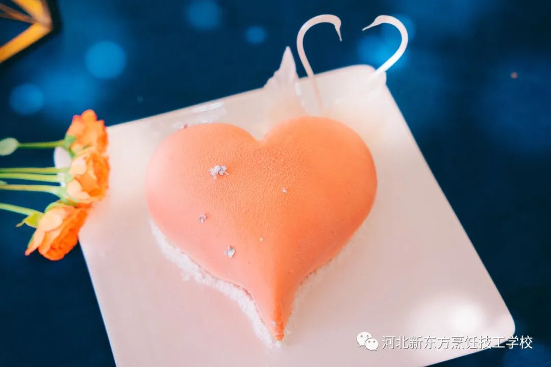 當(dāng)美食遇上“多巴胺穿搭”，適配度好滿！