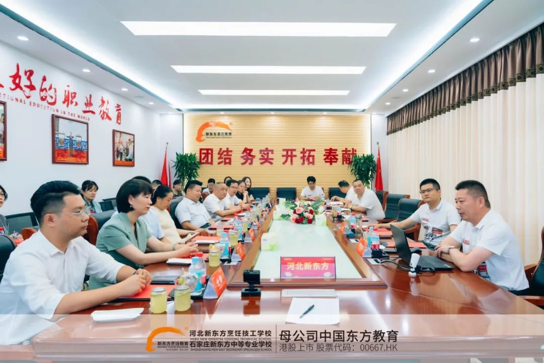 校企融合育人才，產(chǎn)教融合鑄輝煌，校企預(yù)定會(huì)暨產(chǎn)教融合簽約儀式圓滿落幕