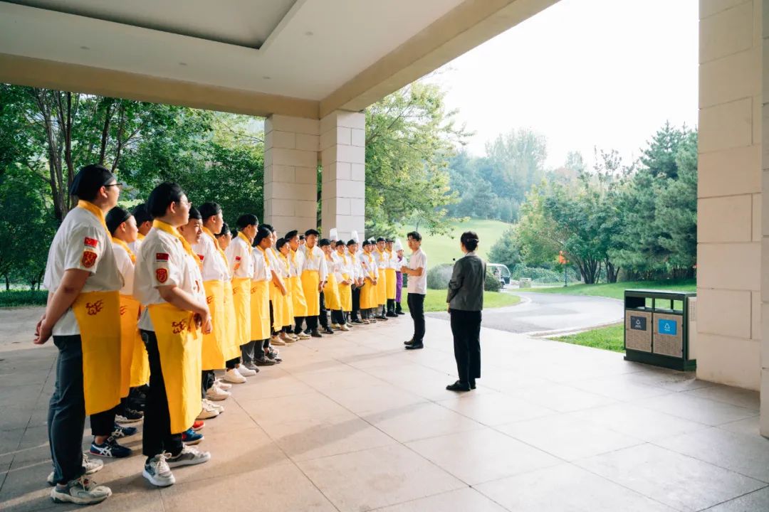 實(shí)地企業(yè)參觀，助力學(xué)生未來！河北新東方學(xué)子應(yīng)邀走進(jìn)『翠屏山迎賓館』觀摩學(xué)習(xí)！