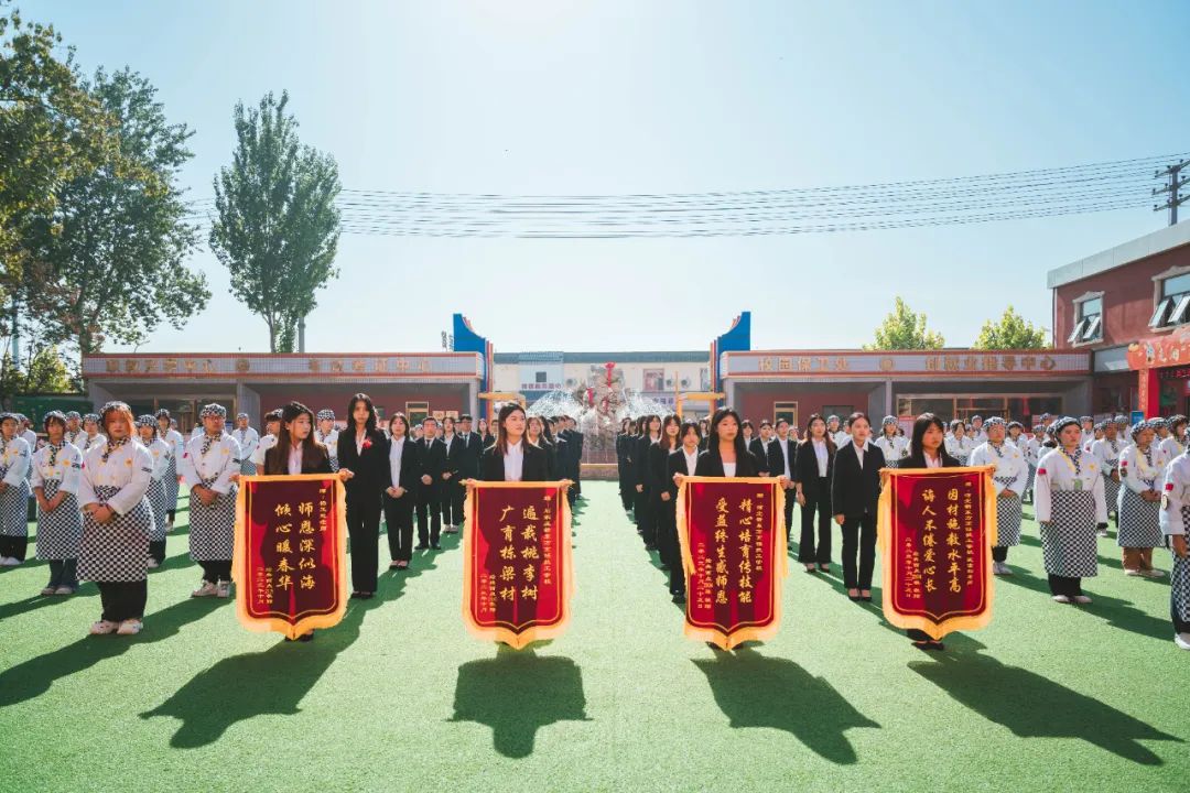 【畢業(yè)歡送會】鮮衣怒馬少年時，不負(fù)韶華行且知！