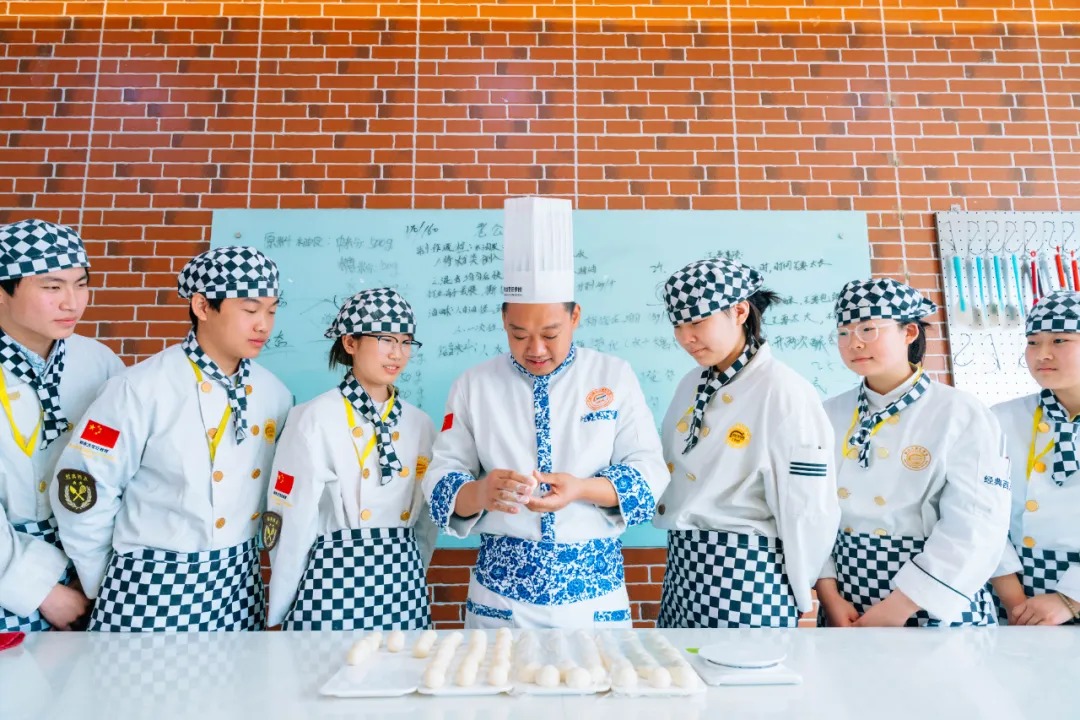 選擇河北新東方高端短期創(chuàng)就業(yè)課程，開(kāi)啟人生新篇章，探索不一樣的未來(lái)可能！