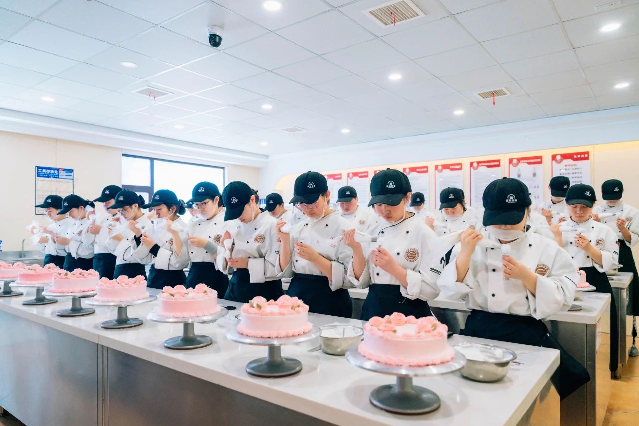 原來普通女孩學(xué)西點(diǎn)烘焙這么適合！后悔沒早學(xué)！