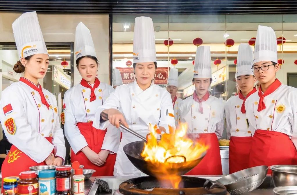 真材“食”料看得見(jiàn)！河北新東方烹飪技工學(xué)校實(shí)操教學(xué)，學(xué)真本事！