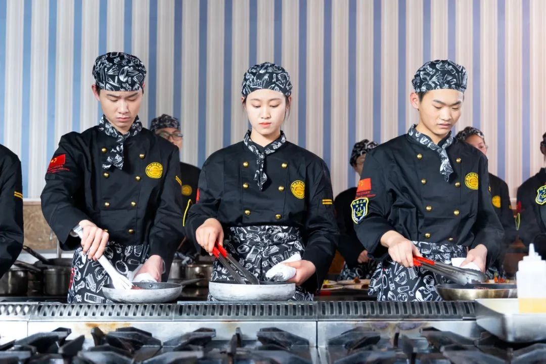專(zhuān)科志愿滑檔退檔？征集志愿學(xué)校專(zhuān)業(yè)不喜歡沒(méi)前途？不如轉(zhuǎn)戰(zhàn)“真香”賽道！河北新東方雙高計(jì)劃：高技能專(zhuān)才養(yǎng)成，高質(zhì)量就業(yè)！