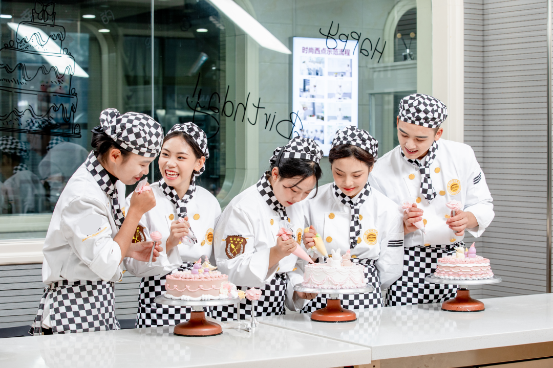 2025年三校生轉(zhuǎn)學(xué)，為何選河北新東方學(xué)西點(diǎn)西餐專業(yè)？