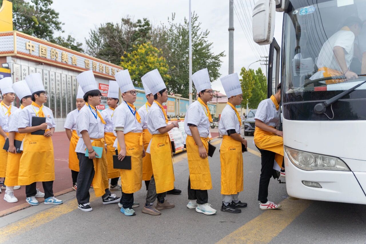 企業(yè)參觀，賦能成長丨河北新東方學(xué)子走進(jìn)西美五洲酒店參觀學(xué)習(xí)！