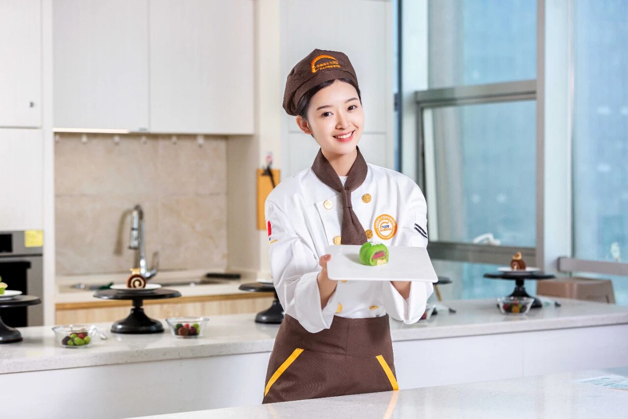 想轉(zhuǎn)行？為什么選擇學西點烘焙？低門檻、高需求、好發(fā)展！