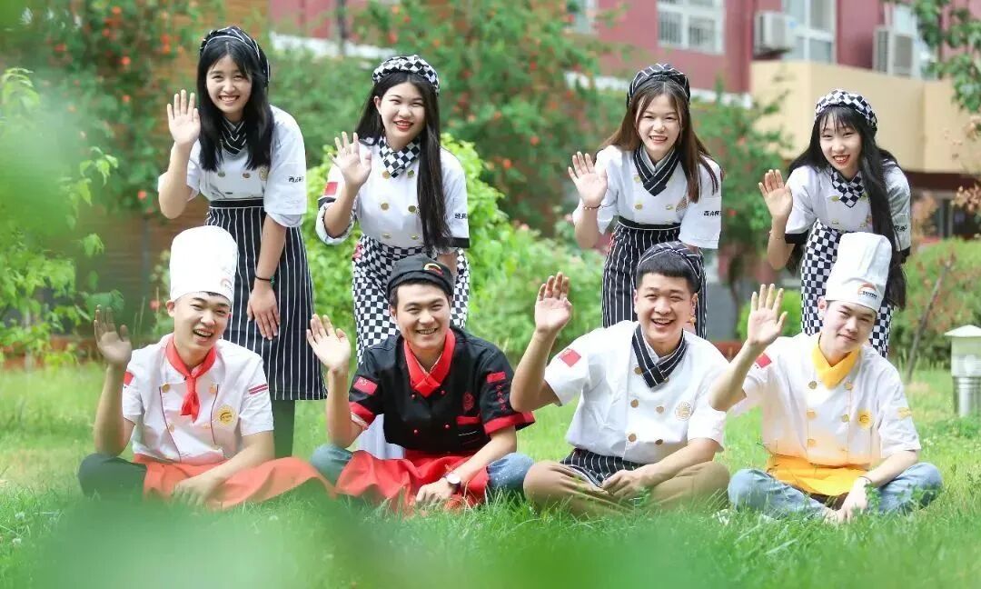 石家莊新東方烹飪學(xué)校貴不貴？學(xué)烹飪一年學(xué)費(fèi)多少錢？