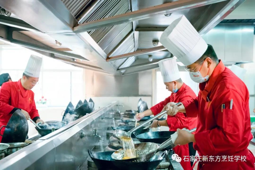 鑄技能之舟 揚發(fā)展之帆丨教師技能大比武看河北新東方師者風范！