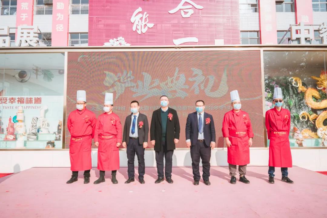 時(shí)光不老，青春不散，畢業(yè)只是與期待的未來(lái)相遇！